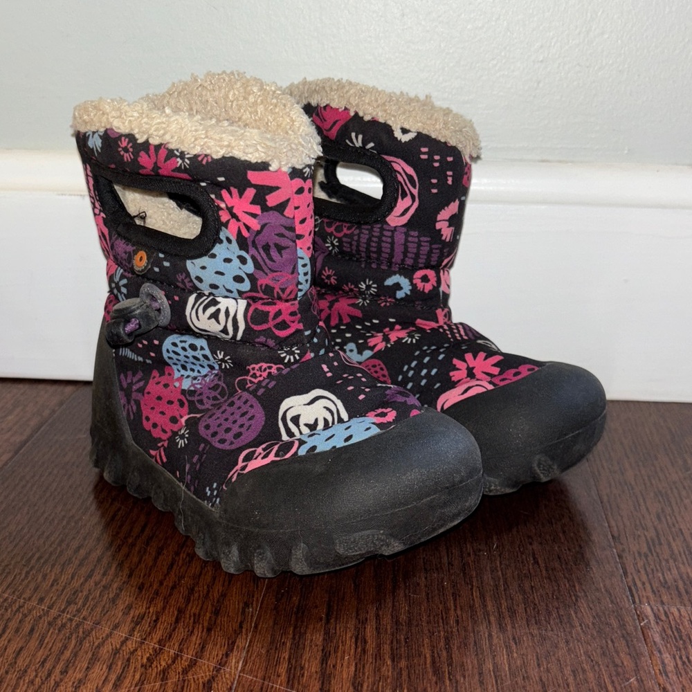 Bogs Kids' Black and Pink Patterned Boots